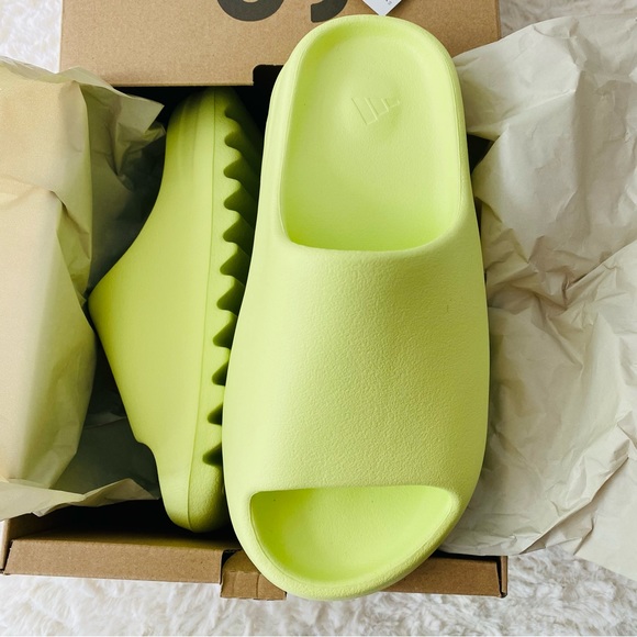 💚🦠Adidas Yeezy Slides Glow Green (HQ6447) Men's Size 7 Women’s 8 - 8.5 🦠💚 - Picture 6 of 6
